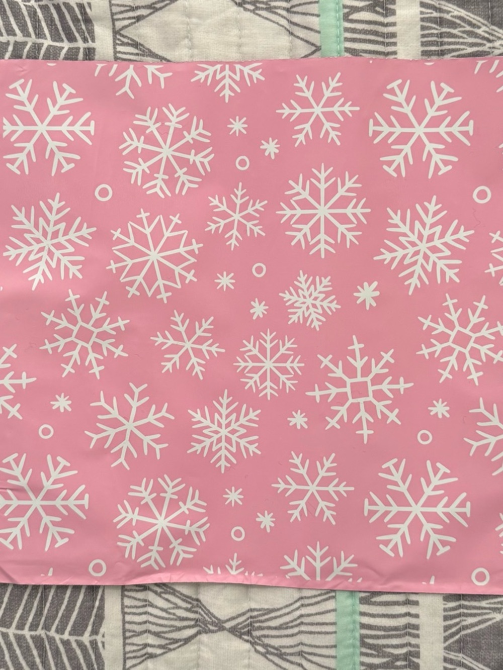 25 Ct Pink Snowflake Winter Polymailers - 10x13 - Picture 6 of 8